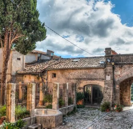 Valldemosa Sleep & Hike Homestay